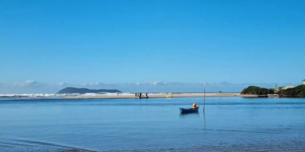 Até o momento não há informações concretas sobre a identidade e nem o número total exato de pessoas que estariam na embarcação