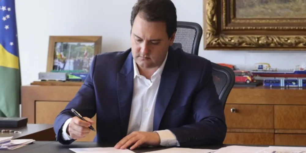 Carlos Massa Ratinho Junior confirmou nesta quinta-feira (13), que o Governo do Estado vai assumir o modelo cívico-militar nas 12 escolas administradas atualmente pelas Forças Armadas