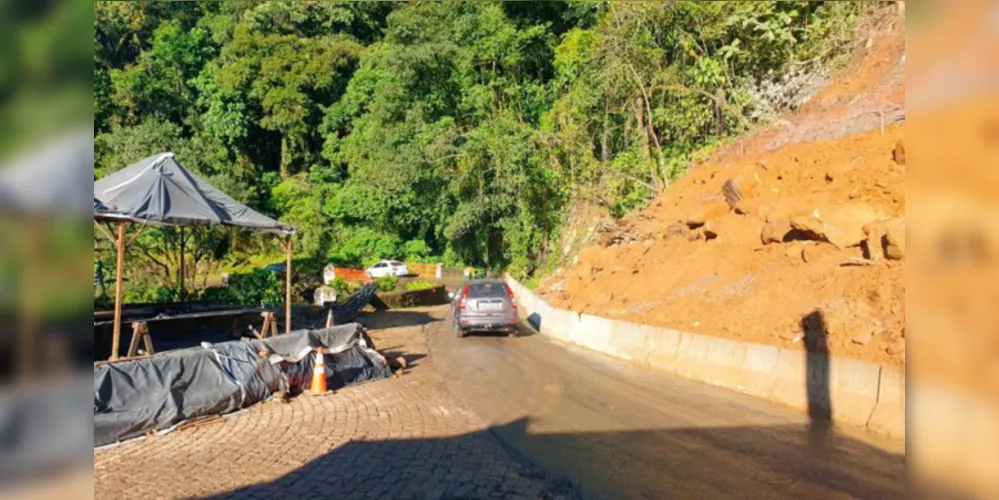 A rodovia deve permanecer aberta nos próximos dias, caso as condições climáticas permaneçam favoráveis