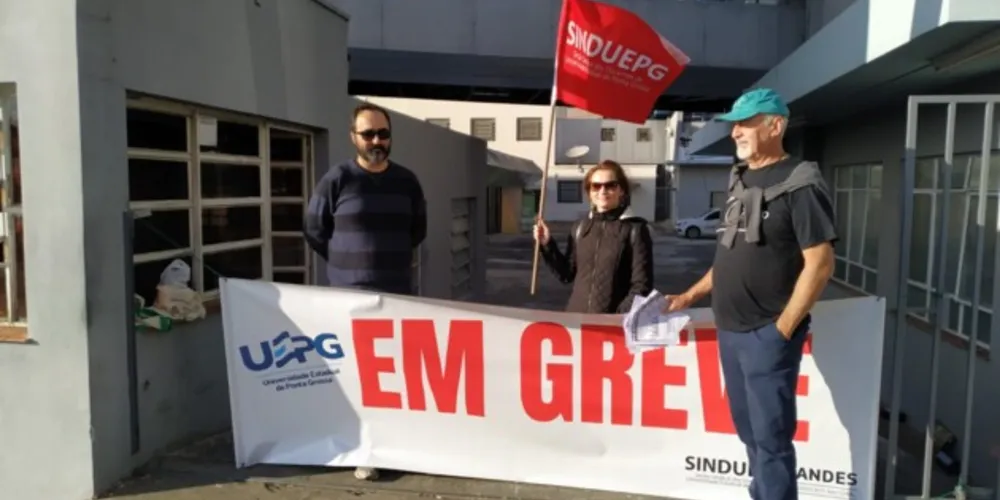 O Comando Estadual de Greve amplia ações na Assembleia Legislativa do Estado para exigir a abertura de mesa de negociação com o governo