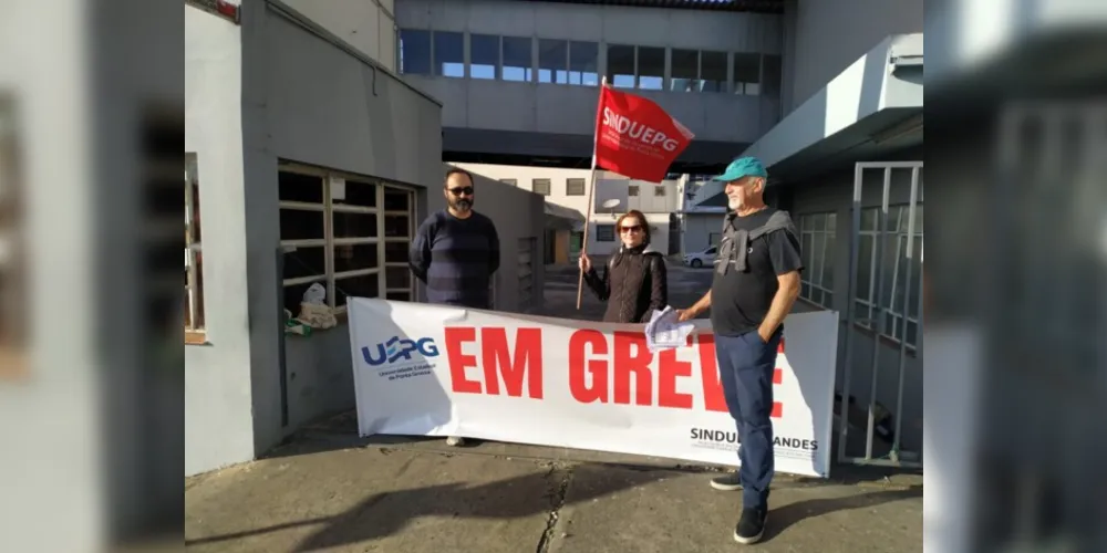 O Comando Estadual de Greve amplia ações na Assembleia Legislativa do Estado para exigir a abertura de mesa de negociação com o governo