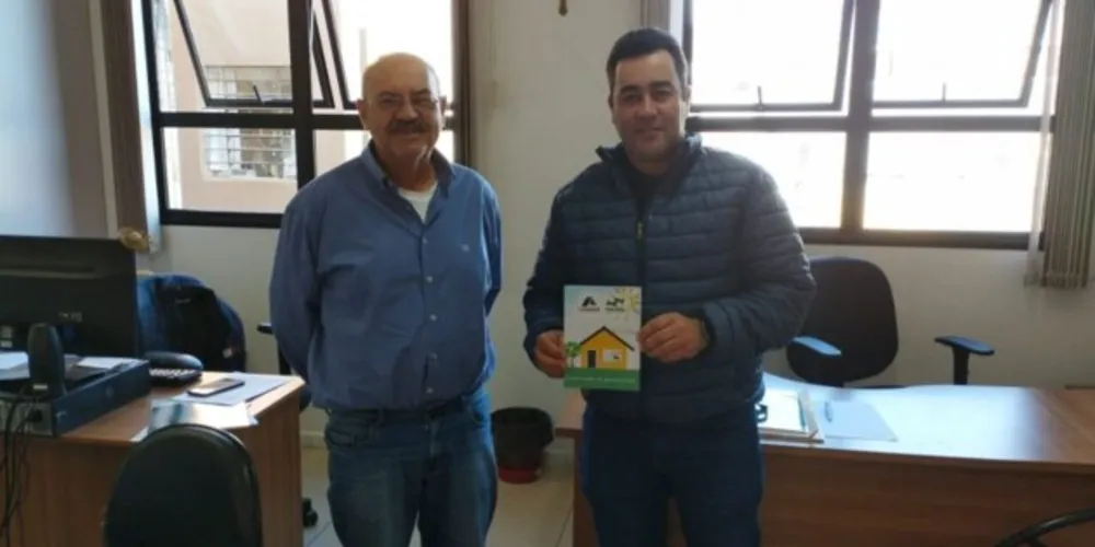 Recentemente, o prefeito Marcelo Leite esteve reunido com o chefe do Escritório Regional da Cohapar e engenheiro, Ary Ribeiro Filho