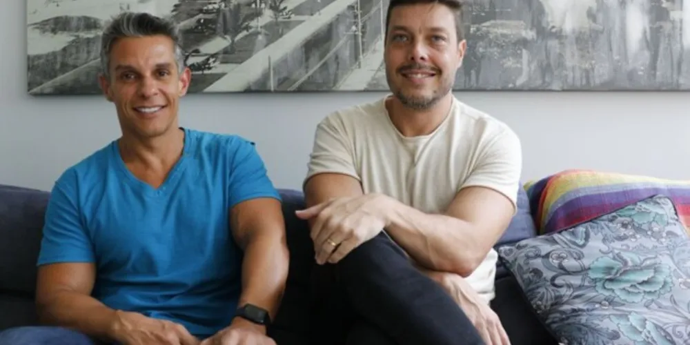 Otávio Furtado (44 anos, jornalista) e Fernando Gomes (44 anos, advogado) decidiram que era a hora de se casar em 2012