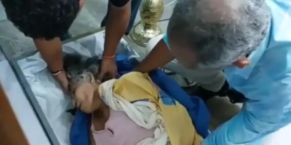 Ela havia passado cinco horas dentro de um caixão