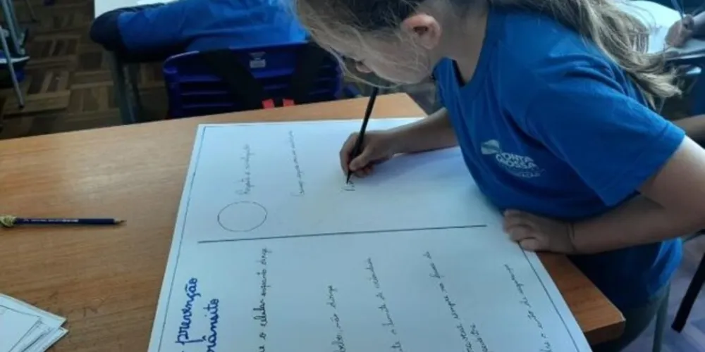 Após confeccionarem o jornal, os alunos apresentaram informações sobre o Maio Amarelo nas demais turmas da escola