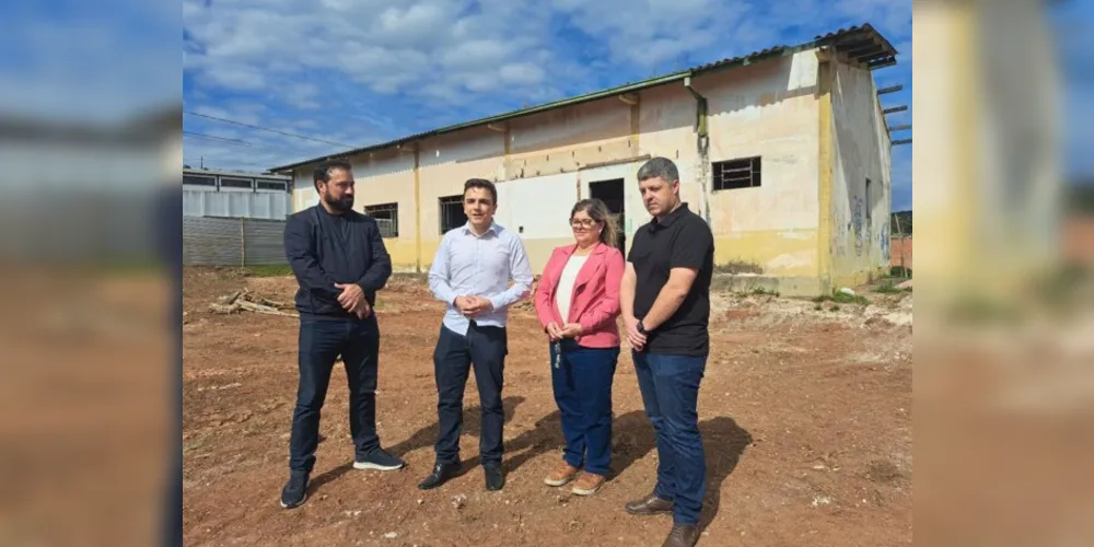 Prefeito Henrique Carneiro esteve acompanhado pelo deputado federal Aliel Machado e outras lideranças