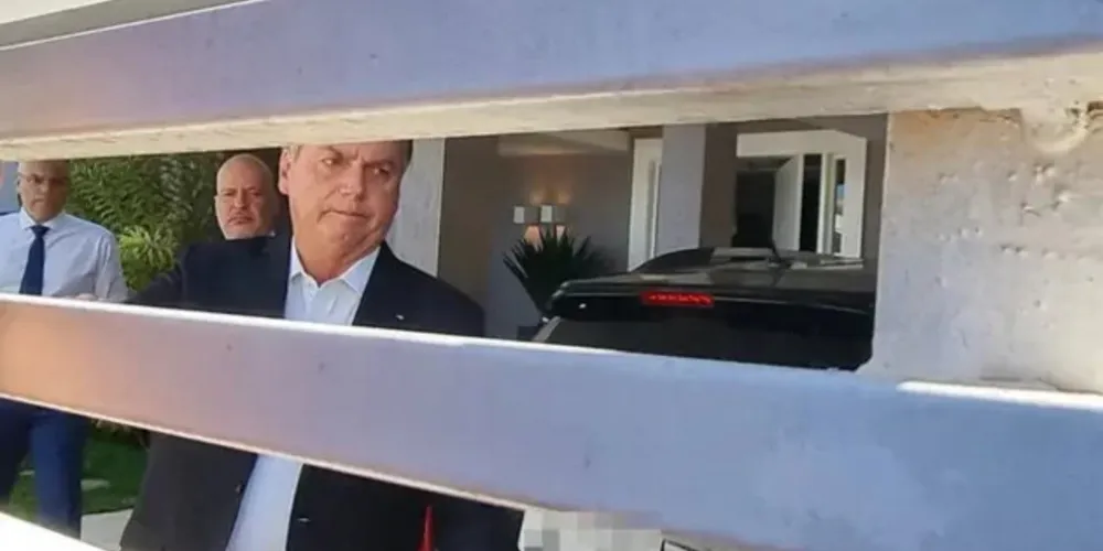 A atual casa de Bolsonaro, no condomínio Solar de Brasília, foi escolhida por Michelle