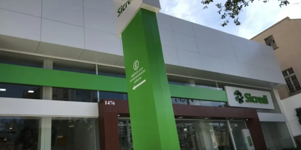 Instituição financeira cooperativa expande sua rede física em todo o estado com inaugurações em cidades de diferentes portes. Investimentos promovem inclusão financeira e democratizam o acesso a produtos e serviços