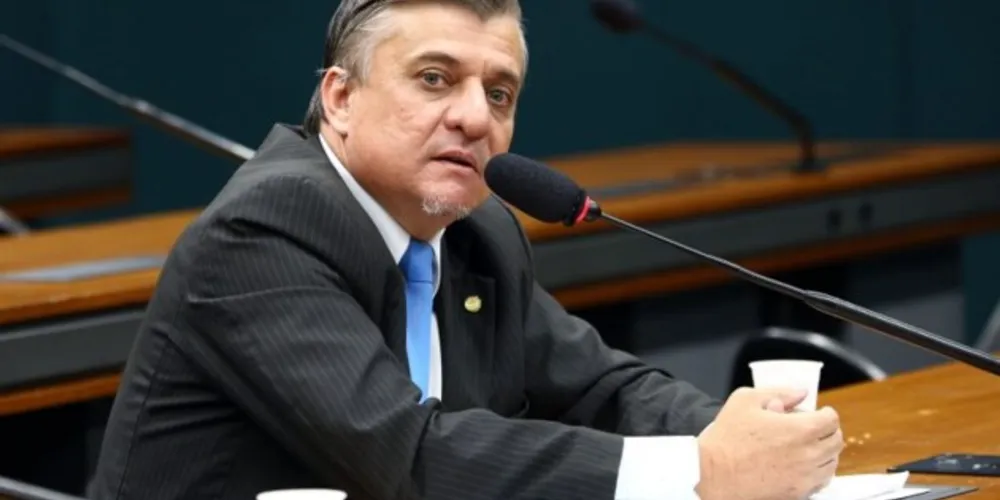 Emerson Miguel Petriv é suspeito de praticar 'rachadinha' em seu gabinete na Câmara