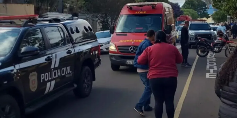 Cerca de 10 viaturas da Polícia Militar do Paraná e do Corpo de Bombeiros estão no local