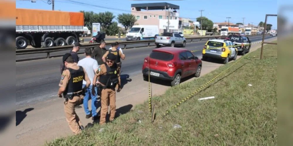 Carro foi localizado às margens da PR-151, próximo à trincheira do Jardim Los Angeles