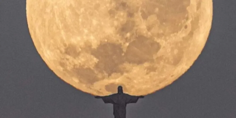 A foto viralizou nas redes sociais, recebendo milhares de comentários e compartilhamentos.