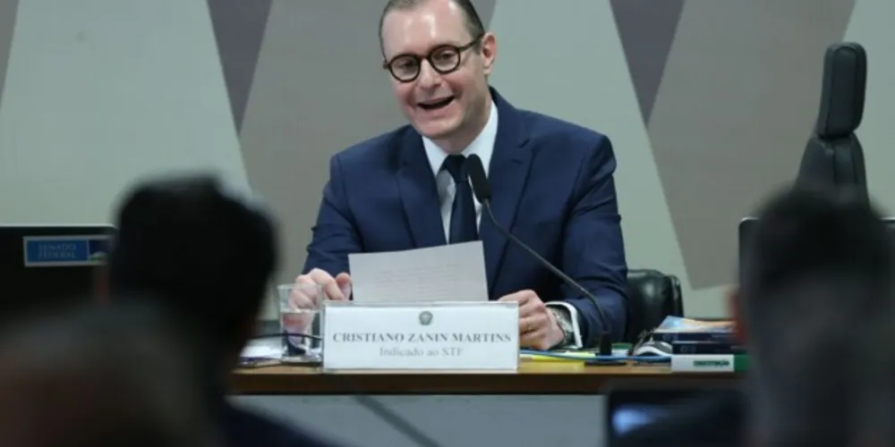 Cristiano Zanin é oficialmente nomeado como ministro do STF