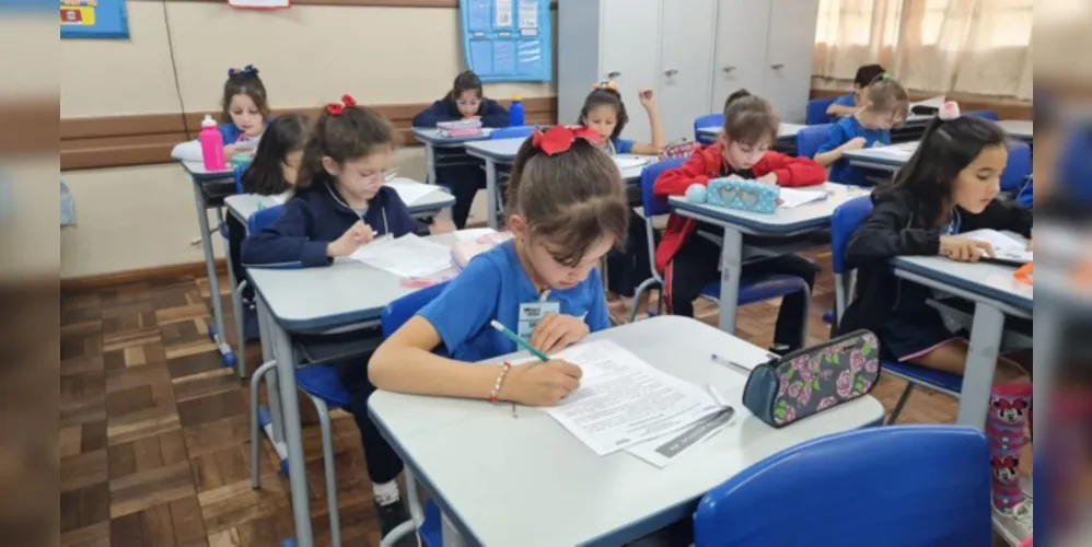 Os jogos reunem estudantes de escolas municipais, estaduais e da rede privada,
