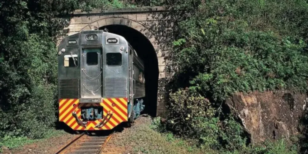 Trem chegou na cidade de Morretes por volta das 20 horas desta quinta