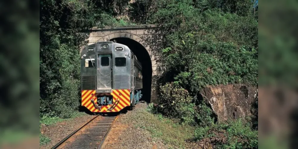 Trem chegou na cidade de Morretes por volta das 20 horas desta quinta