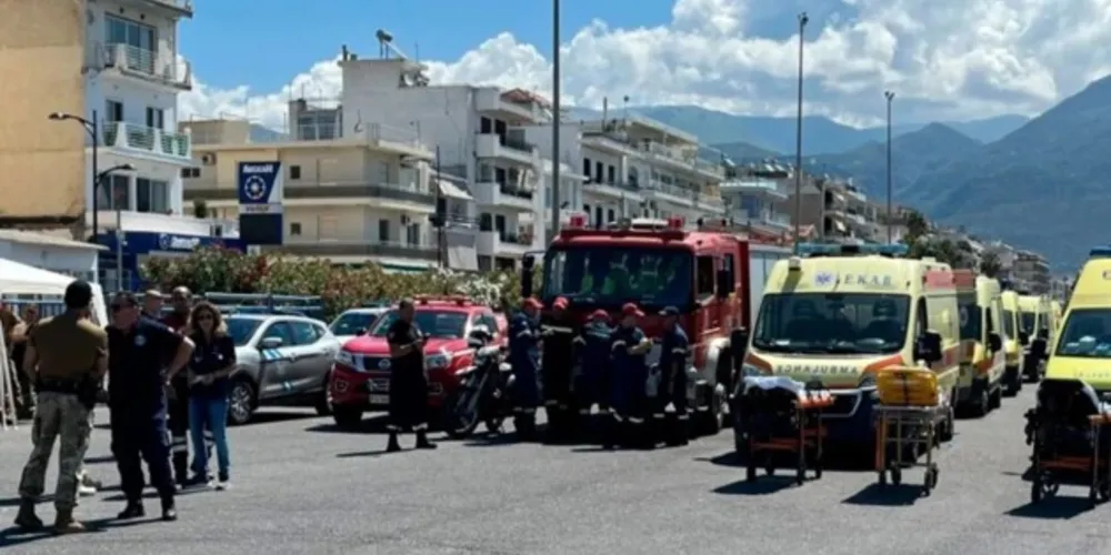 Até o meio-dia, 104 pessoas haviam sido resgatadas, disseram autoridades, mas ainda não era claro quantas estavam a bordo quando a embarcação