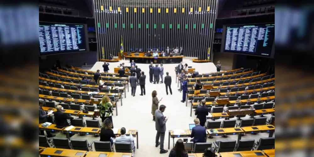 As instalações e a eleição dos membros dos colegiados ocorreram por volta das 14h30 desta quarta