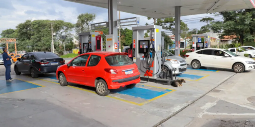 O comércio de combustíveis e lubrificantes cresceu 12,7% na variação anual de maio