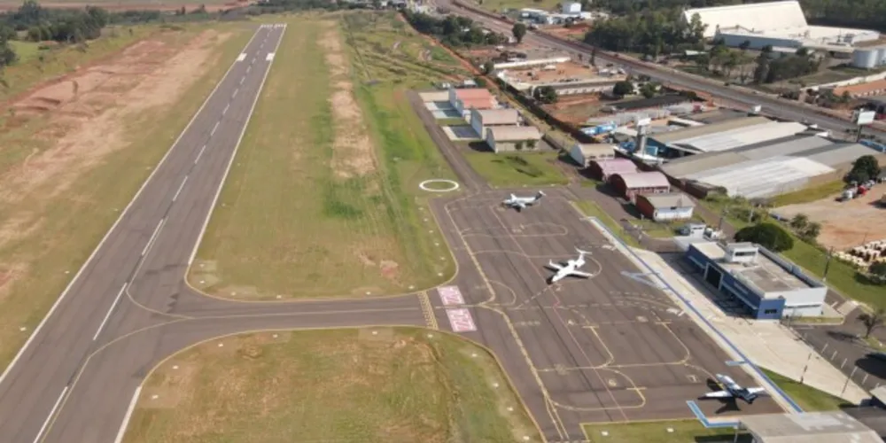 O avião particular decolou às 7h15 do aeroporto de Umuarama; Buscas estão sendo realizadas na Serra do Mar