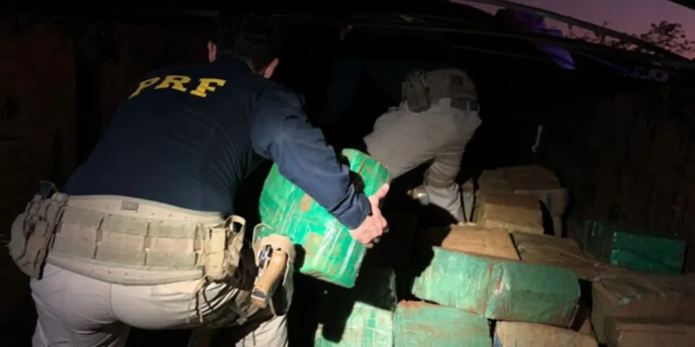4,6 toneladas da droga foram encontradas na carroceria de um caminhão graneleiro. Um homem foi preso