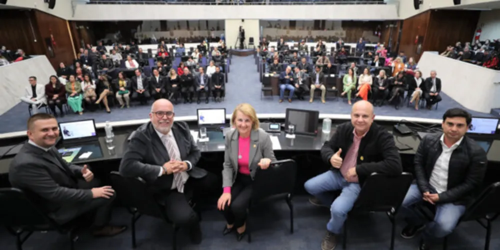 Sessão solene foi realizada nesta segunda