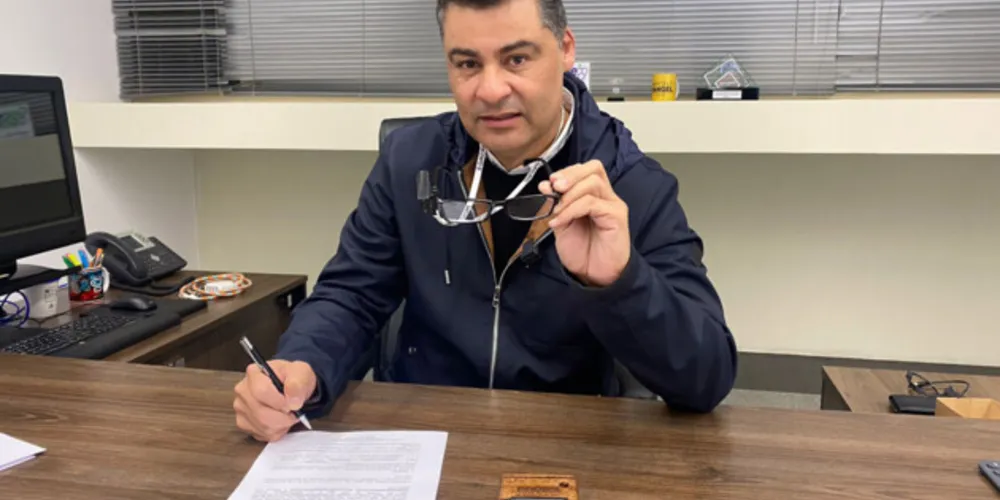 Estão sendo comprados 147 dispositivos de IA OrCam MyEye 2.0, que permitem o acesso fácil e instantâneo a informações em tempo real. O investimento é de R$ 2,19 milhões.