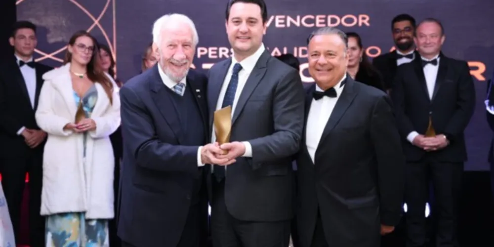 Prêmio Personalidades homenageia 40 pessoas por sua contribuição ao Paraná, em festa oferecida pelo Grupo Ric no Museu Oscar Niemeyer para 360 convidados