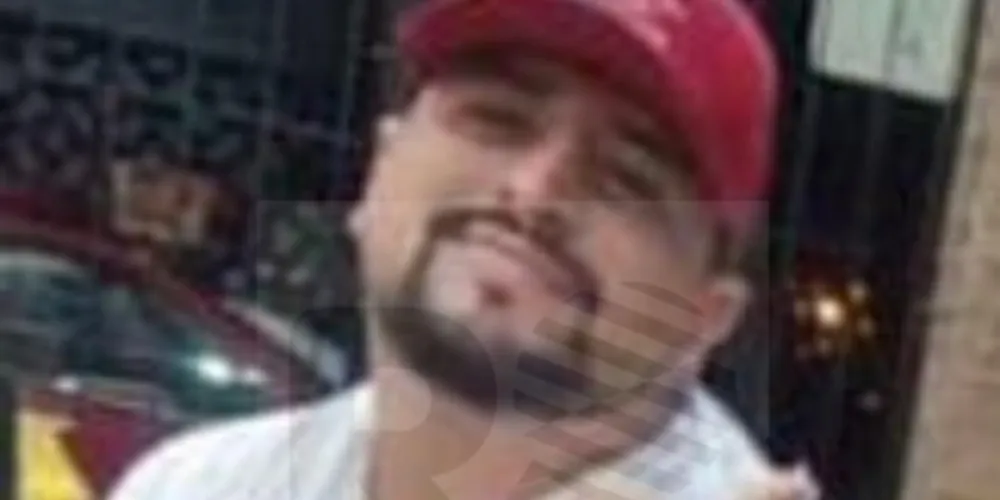 Roger Vinicius tinha 27 anos e foi morto no portão de sua residência na noite desta terça-feira (27) em Ponta Grossa