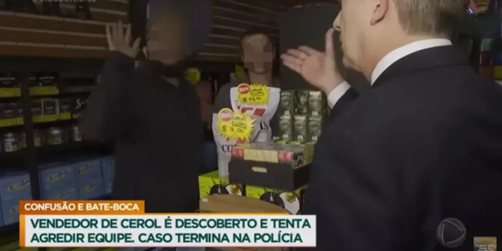 “Você vai para a delegacia, é grosso”, respondeu o deputado na gravação