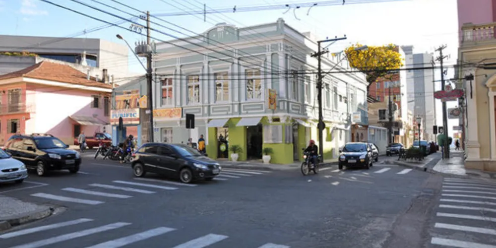 Após a ocorrência na rua XV de Novembro, motorista foi levado à 13ª SDP