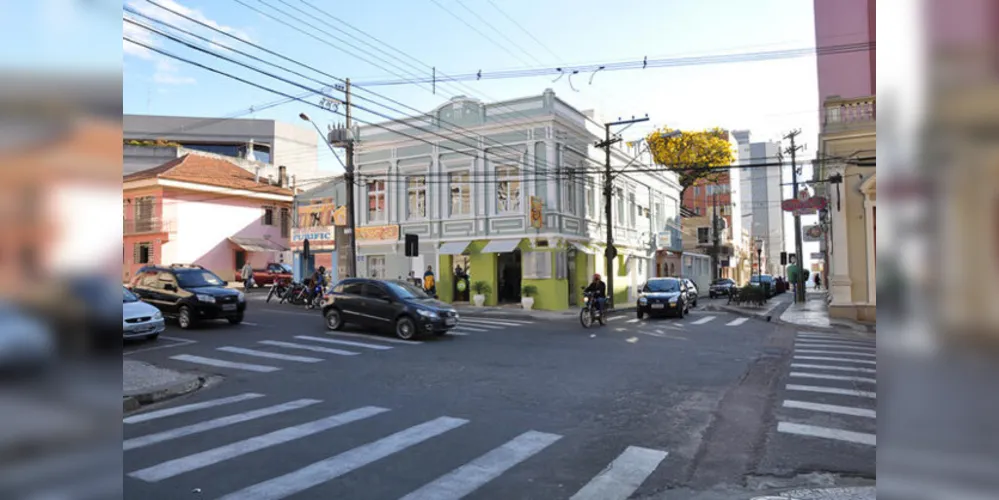 Após a ocorrência na rua XV de Novembro, motorista foi levado à 13ª SDP