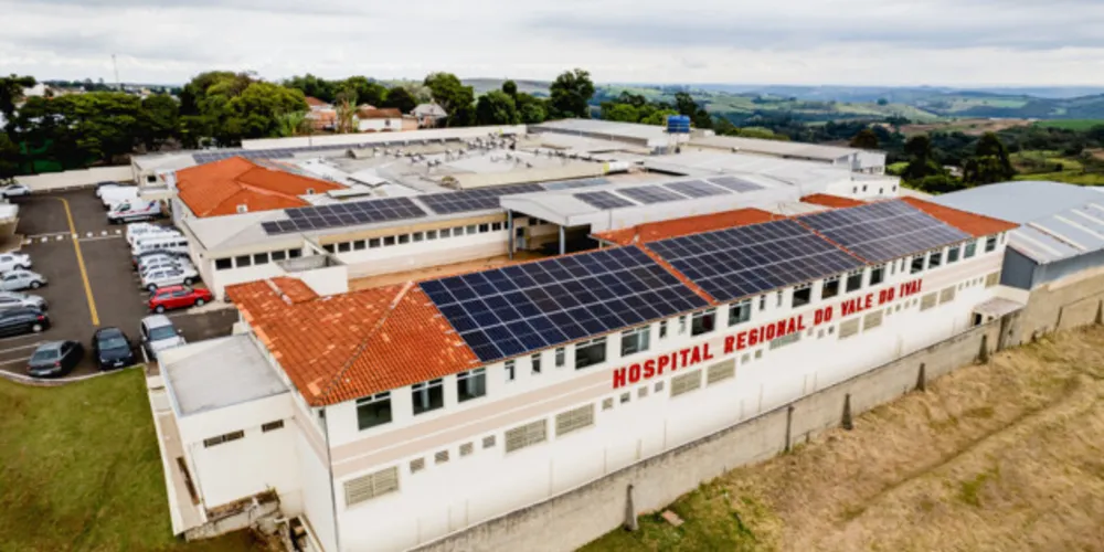Os telhados de 37 hospitais aprovados na chamada estão ganhando placas fotovoltaicas para a geração de energia limpa