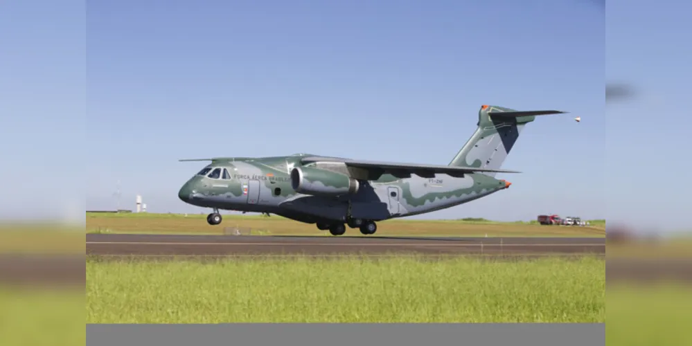 O avião da FAB chegou ao Paraná na tarde desta segunda (3) e realizou buscas até o período da noite