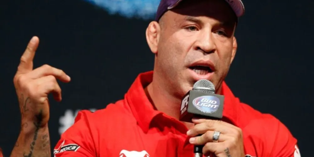 Nesta segunda, Wanderlei pediu ajuda para pagar suas dívidas