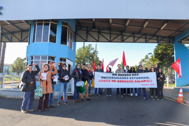 No campus Central da UEPG a greve conta com adesão de 95% de professores, enquanto no campus Uvaranas a estimativa do Comando da Greve Docente é de 90%