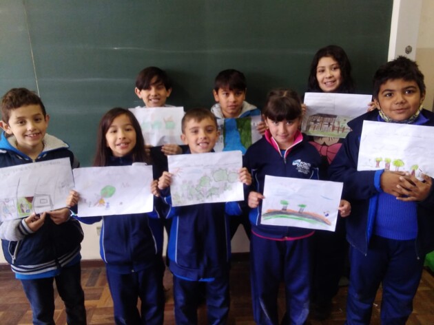 A partir dos materiais vistos em sala, os educandos confeccionaram desenhos destacando os conhecimentos obtidos