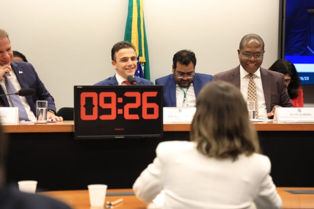 Estiveram presentes ainda os deputados do Partido Verde, Bacelar (PV/BA), vice-líder do governo na Câmara, e Reginaldo Veras (PV/DF)