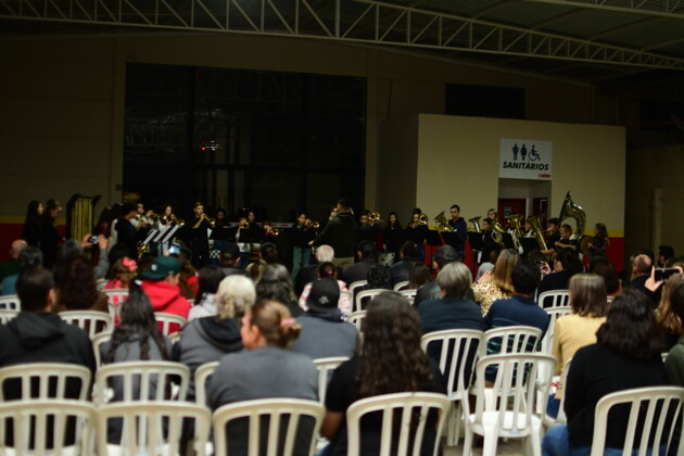 Este concerto foi sua primeira apresentação e ocorreu no estacionamento do Supermercado Suprema