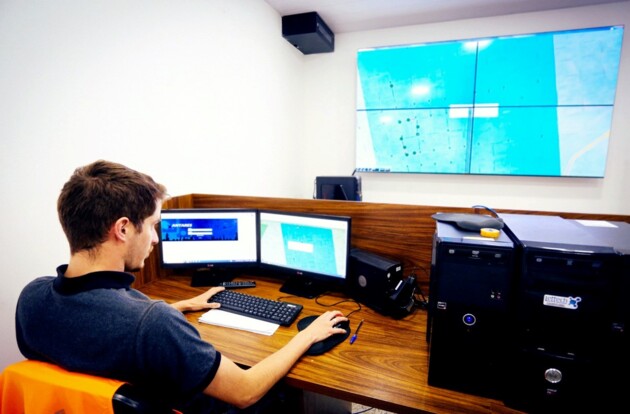 Ponta Grossa conta com 132 cruzamentos semaforizados, todos operados de forma online através do Centro de Controle Operacional Semafórico do Município
