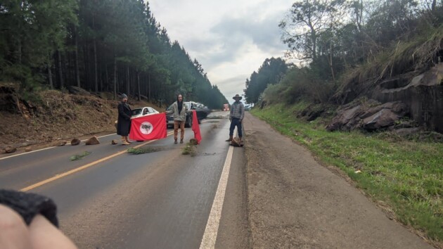 Manifestação aconteceu na PR-170, próximo à Serra do Cadeado