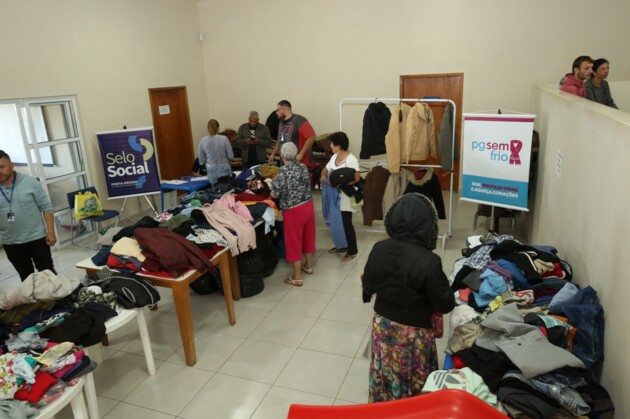 Ao todo, 180 famílias cadastradas na unidade foram beneficiadas com a doação de peças de inverno