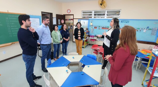 A experiência da rede municipal de ensino de Ponta Grossa está servindo de espelho para que outros municípios do Paraná possam desenvolver e aprimorar os seus sistemas de ensino