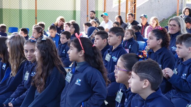 Como atividade inicial, os alunos participaram de uma palestra com o médico veterinário Robson Klimionte