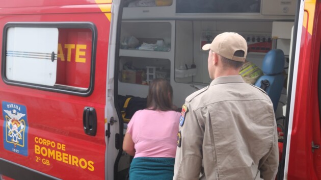 O rapaz teve ferimentos no pé e foi encaminhado ao Hospital Regional