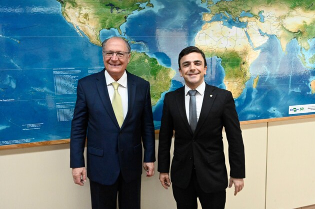 Deputado federal e presidente em exercício Alckmin trataram sobre o investimento para o SUS e o programa Mais Médicos, que irá beneficiar Ponta Grossa