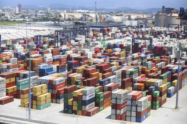 O valor das importações do mês caiu 16% em relação ao mesmo mês do ano anterior, com US$ 1,5 bilhão adquirido