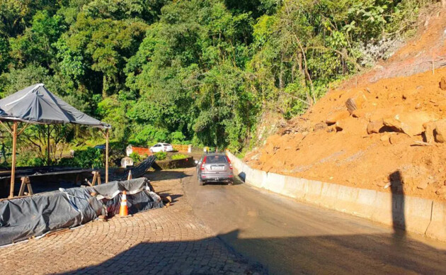 A rodovia deve permanecer aberta nos próximos dias, caso as condições climáticas permaneçam favoráveis