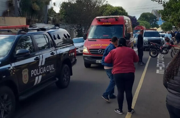 Cerca de 10 viaturas da Polícia Militar do Paraná e do Corpo de Bombeiros estão no local