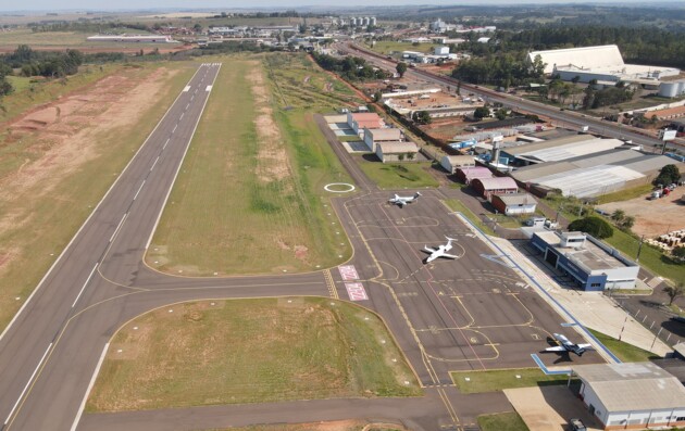 O avião particular decolou às 7h15 do aeroporto de Umuarama; Buscas estão sendo realizadas na Serra do Mar